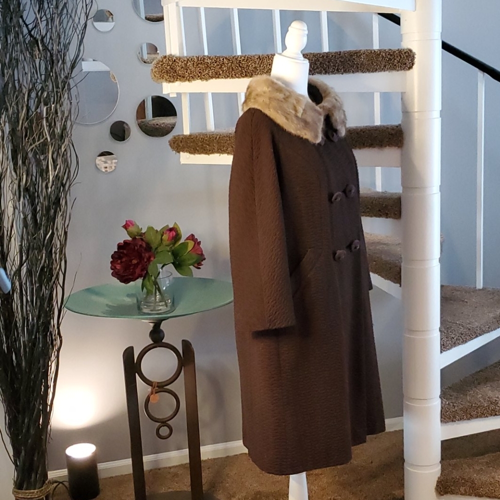 Chic Vintage Coat with Fur Collar - Picture 7 of 12